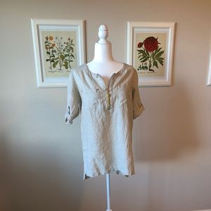 Beige, 3/4 sleeve shirt.